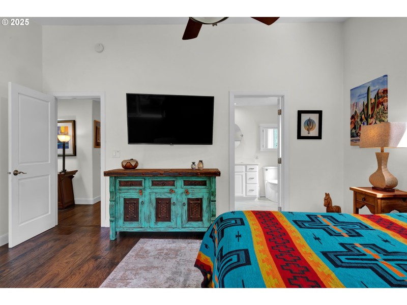 Bedroom, Primary