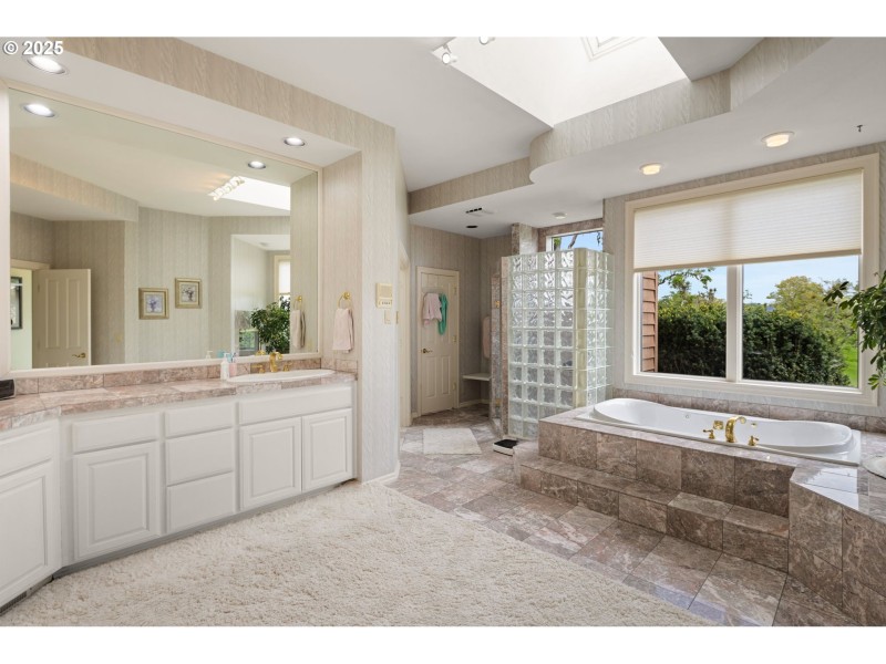 Owner's Suite Bathroom