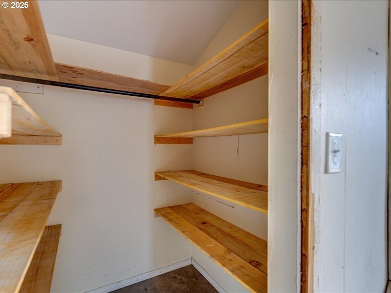 Bedroom, Primary