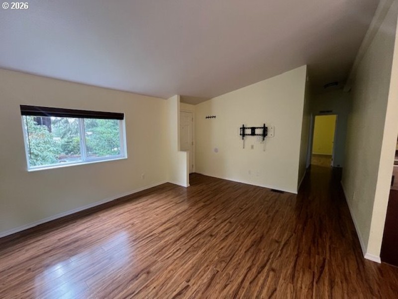 Living Room/Entrance