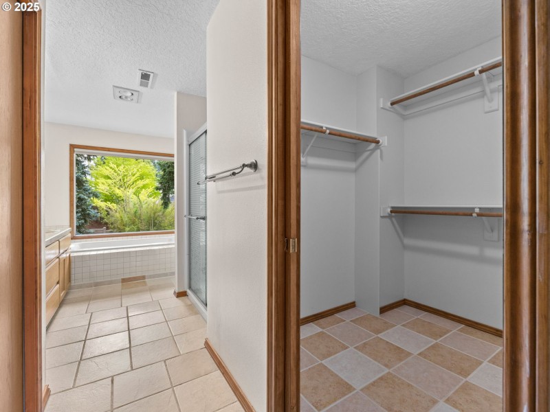 Bedroom, Primary