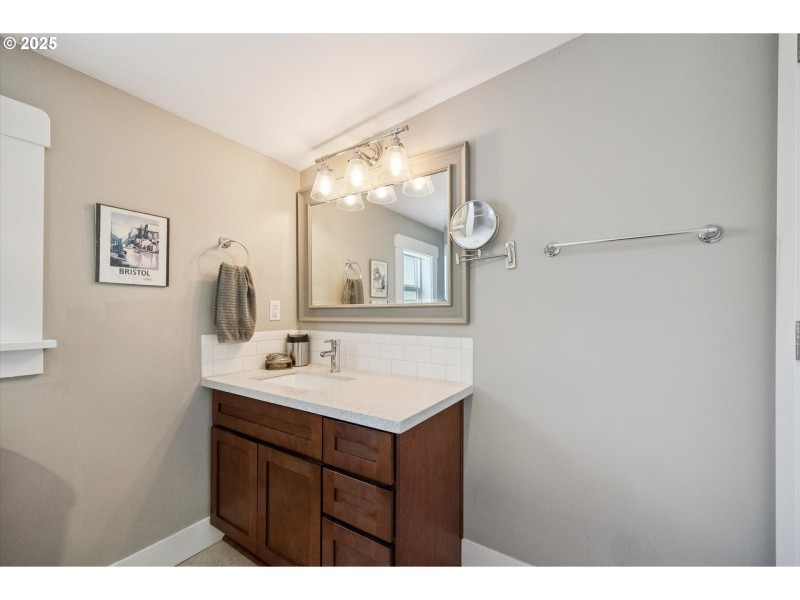 Bathroom, Attached