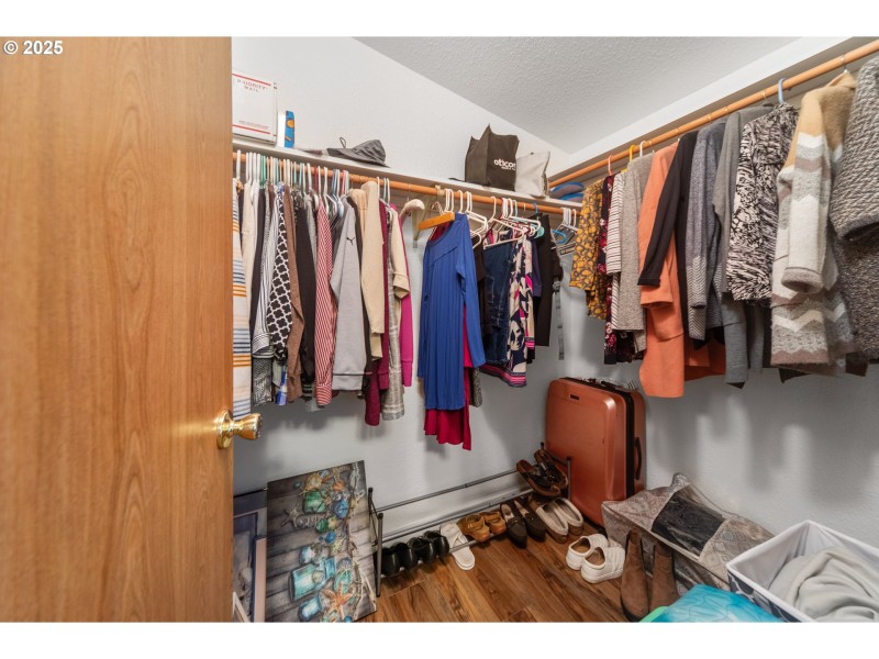 Bedroom, Primary