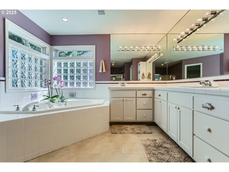 Owner's Suite Bathroom