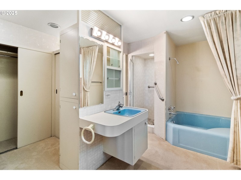 Owner's Suite Bathroom