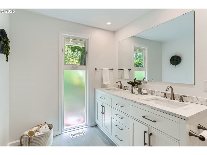 Bathroom, Attached
