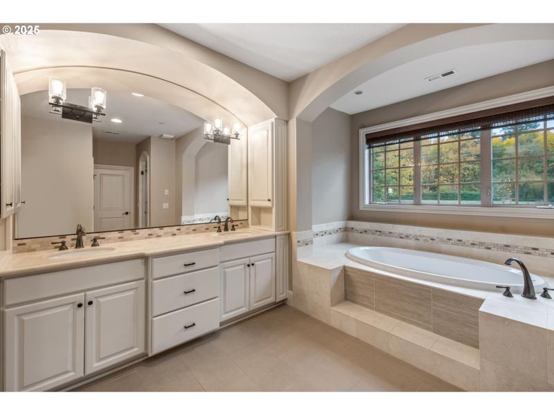 Owner's Suite Bathroom