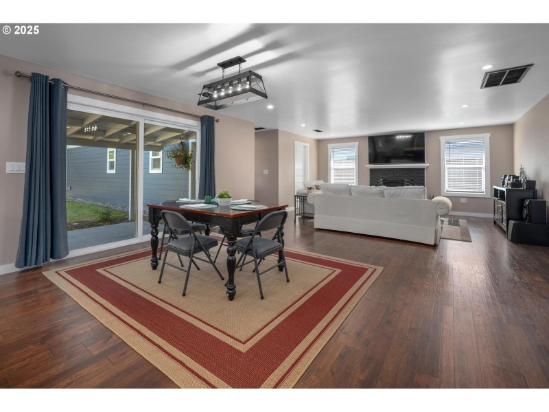 Living Room/Dining Room