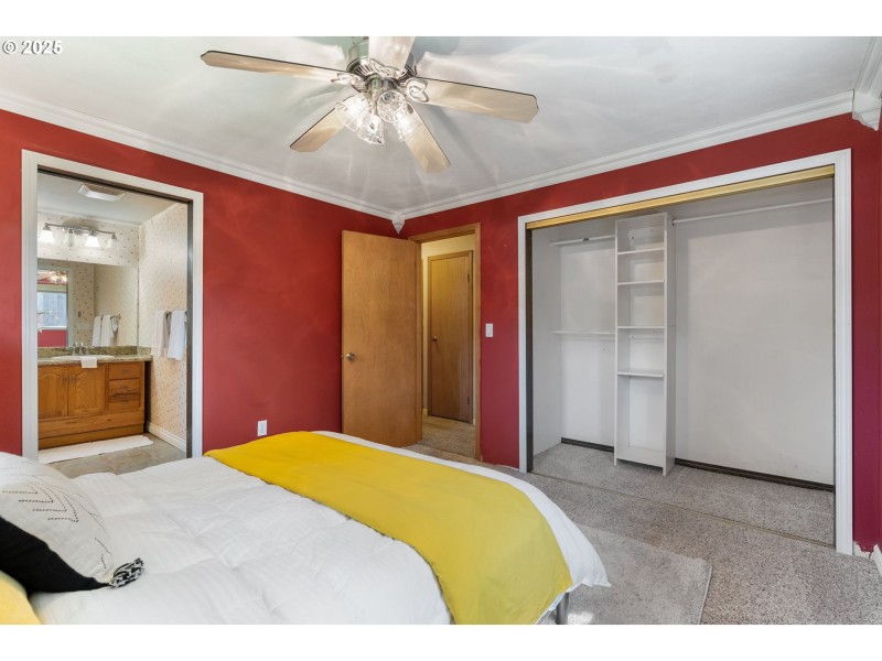 Bedroom, Primary