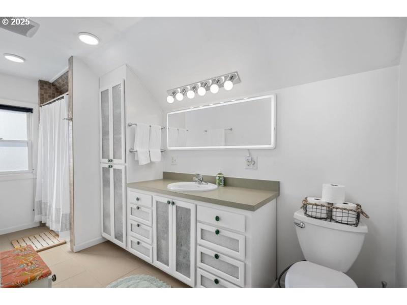 Bathroom, Attached