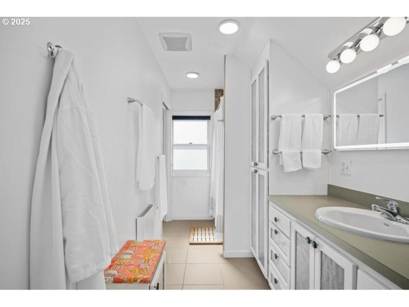 Bedroom, Primary