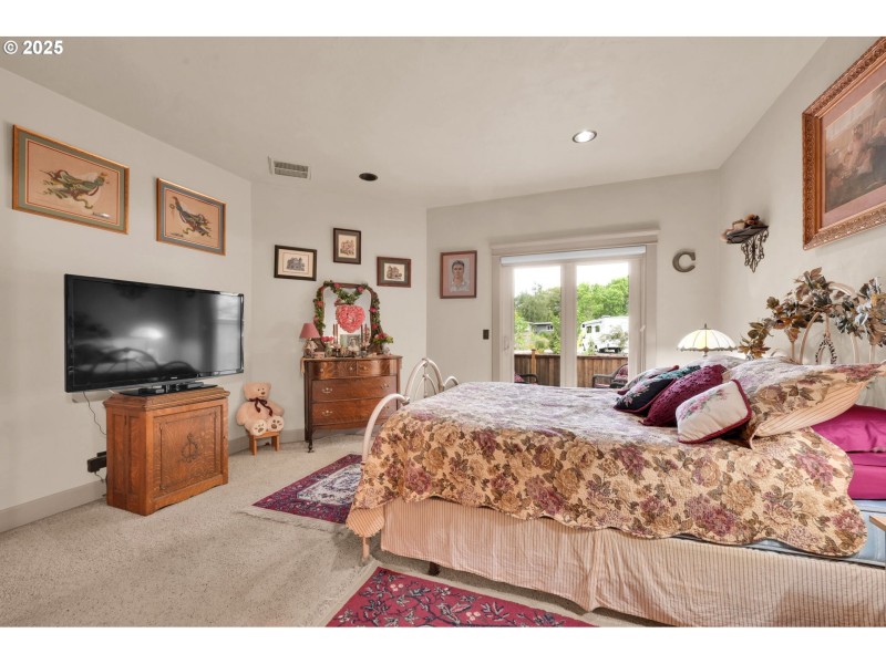 Bedroom, Primary