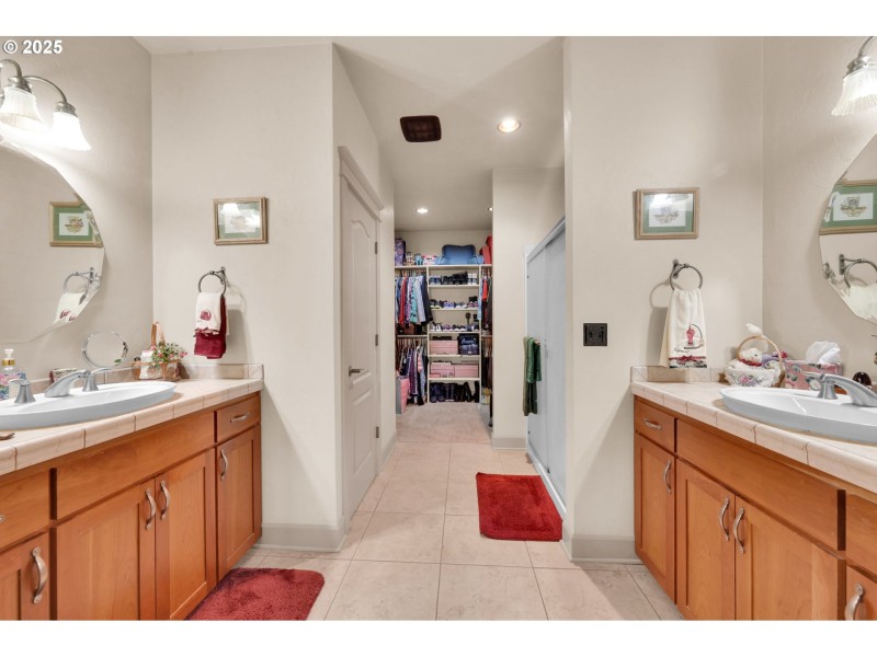 Bedroom, Primary