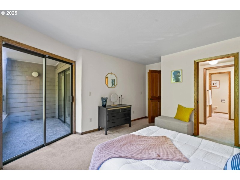 Bedroom, Primary