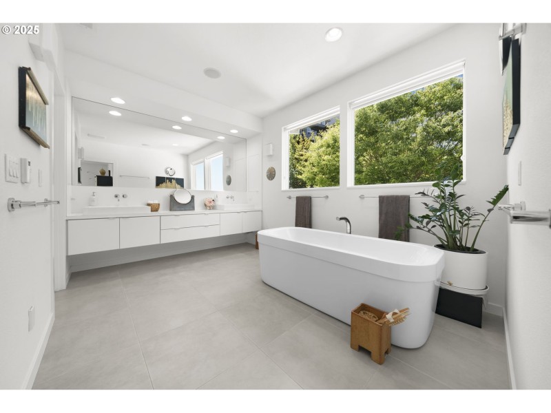 Owner's Suite Bathroom
