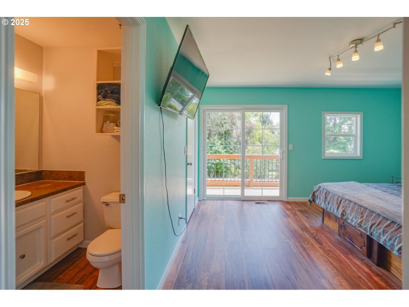 Bathroom, Attached