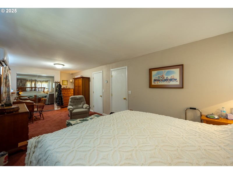 Bedroom, Primary