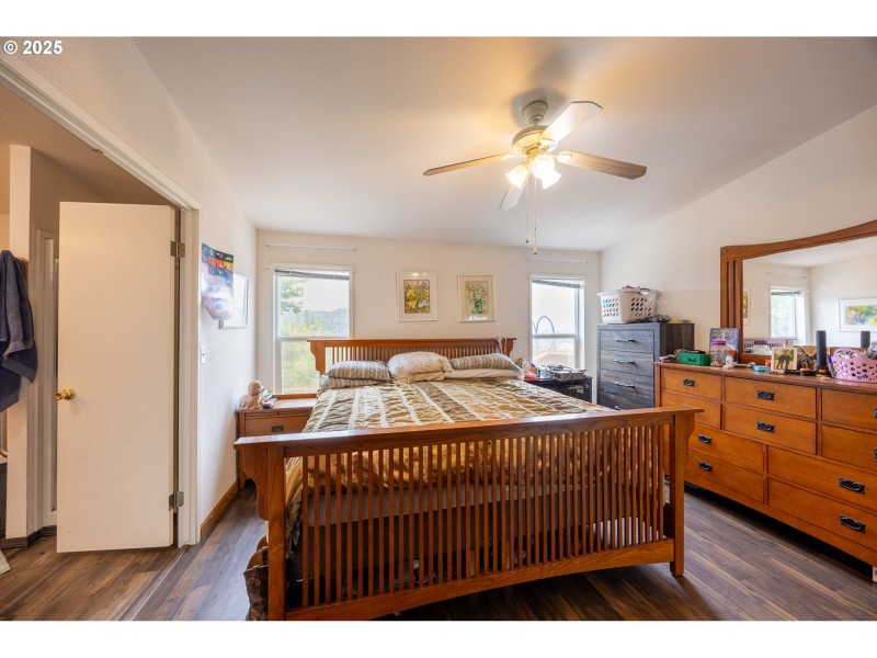 Bedroom, Primary