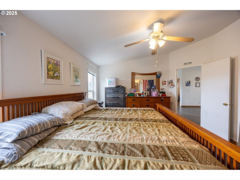 Bedroom, Primary