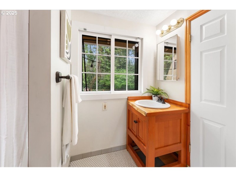 Bathroom, Attached