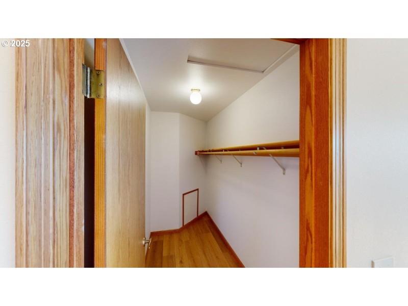 Bedroom, Primary