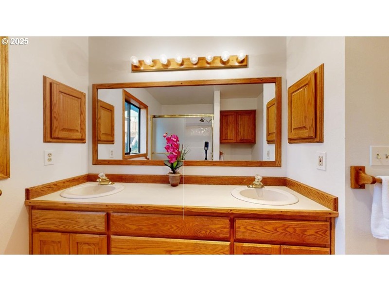 Bathroom, Attached