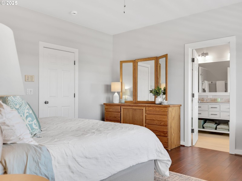 Bedroom, Primary