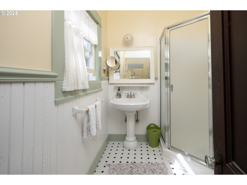 Bathroom, Attached