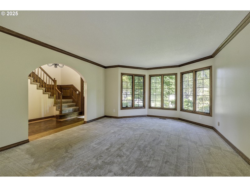 Living Room/Entrance