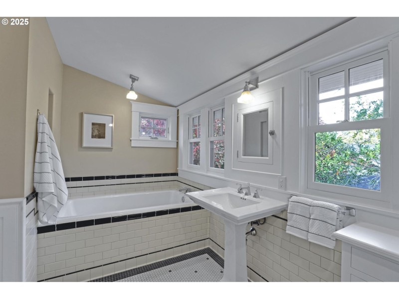 Owner's Suite Bathroom