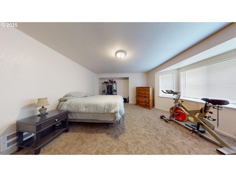 Bedroom, Primary