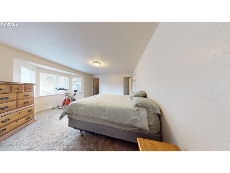 Bedroom, Primary