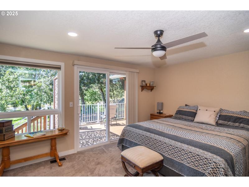 Bedroom, Primary