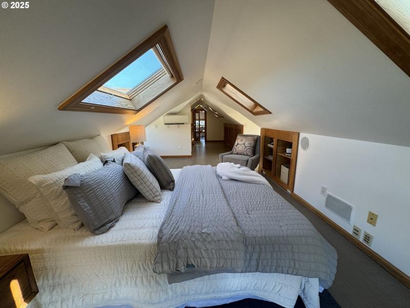 Bedroom, Primary