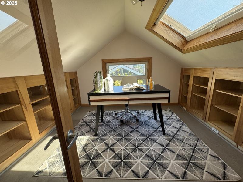 Bedroom, Primary