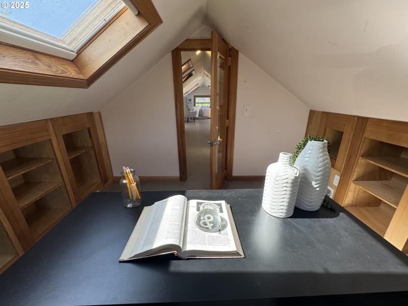Bedroom, Primary