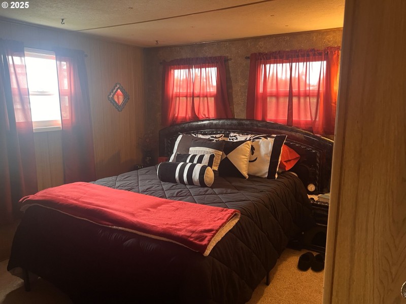 Bedroom, Primary