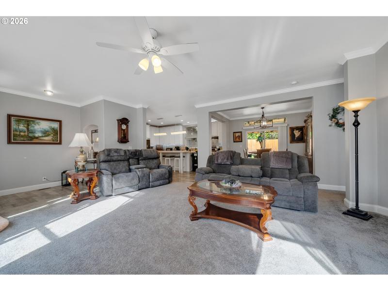 Living Room/Entrance