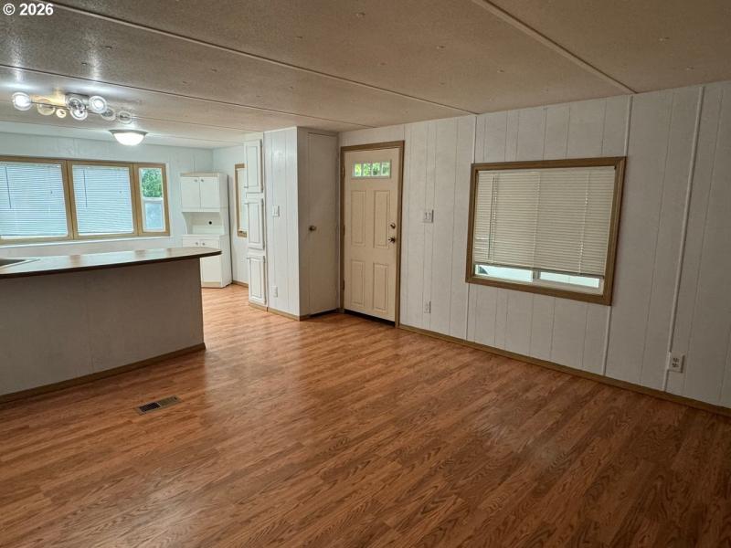 Living Room/Entrance