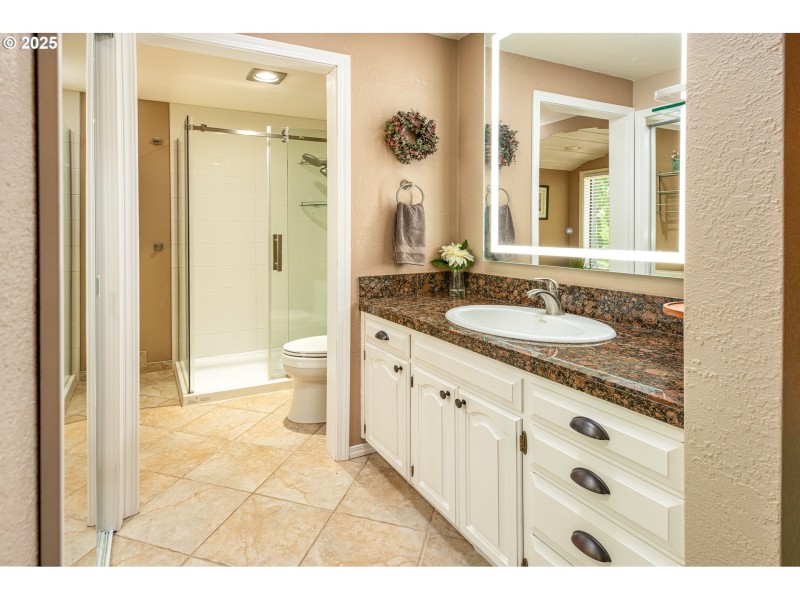 Owner's Suite Bathroom