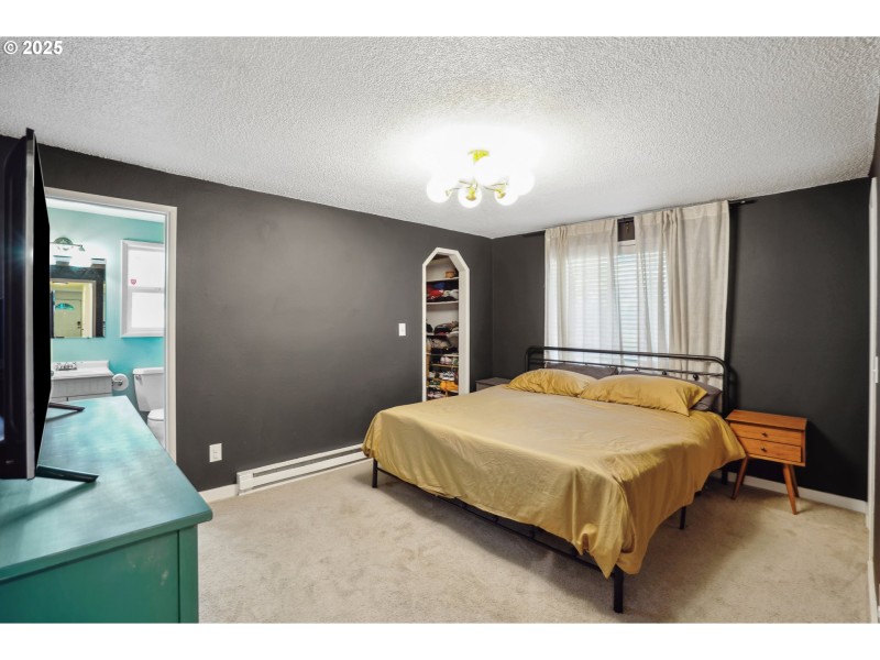 Bedroom, Primary