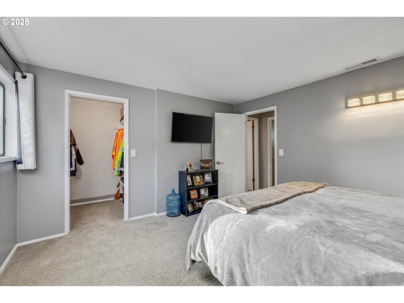 Bedroom, Primary