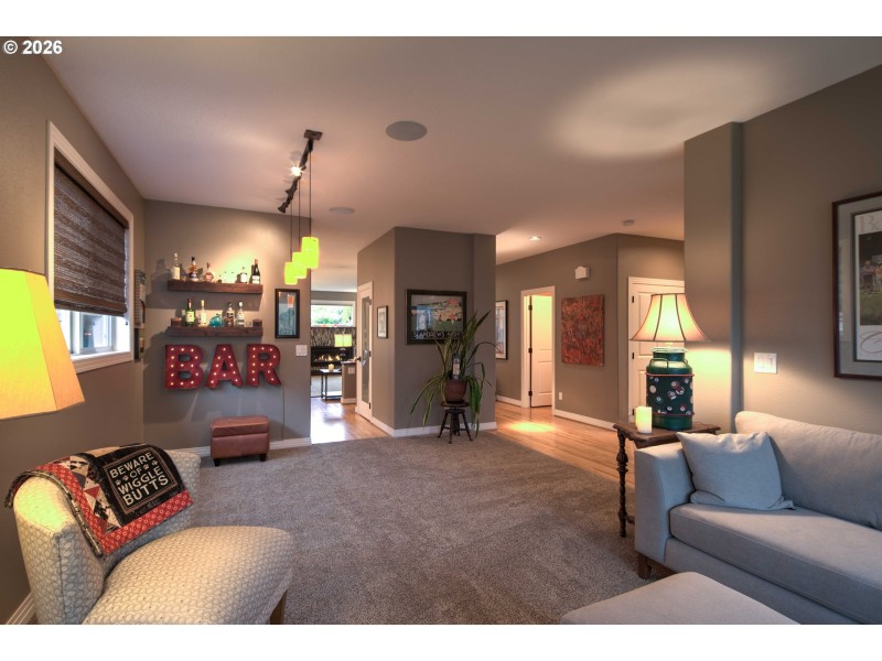 Living Room/Entrance