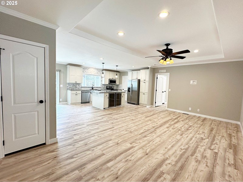 Living Room/Entrance