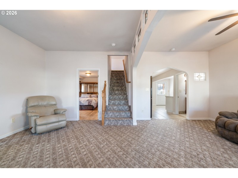 Living Room/Entrance