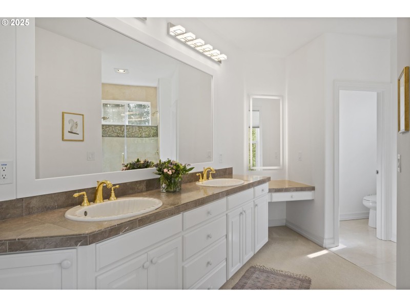 Owner's Suite Bathroom