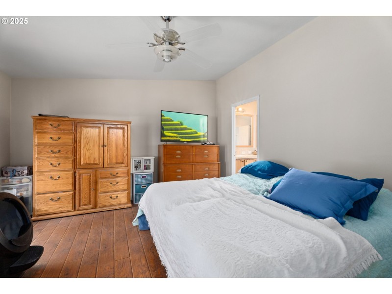 Bedroom, Primary