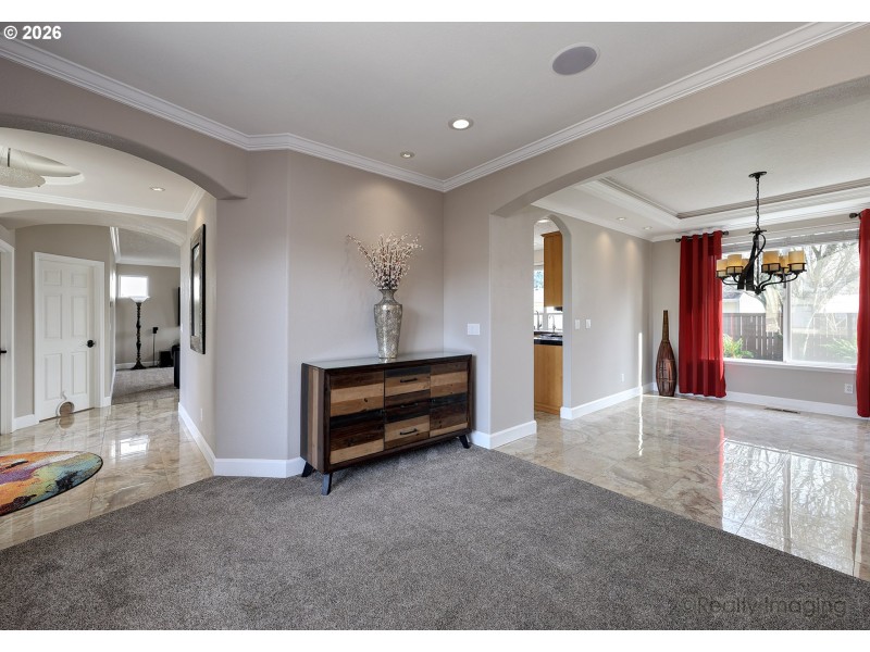 Living Room/Entrance