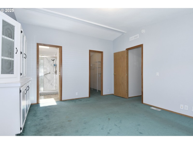 Bedroom, Primary
