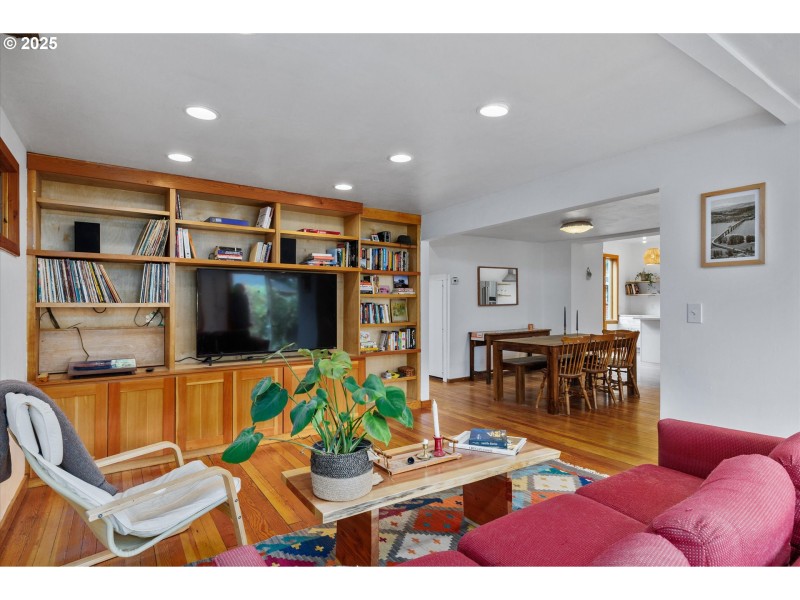 Living Room/Dining Room